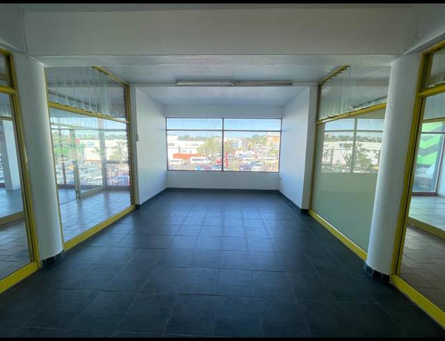 60M² RETAIL TO LET IN STARWOOD
